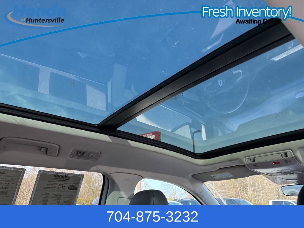 Used 2023 Volkswagen Taos SE w/ Panoramic Sunroof Package image 14