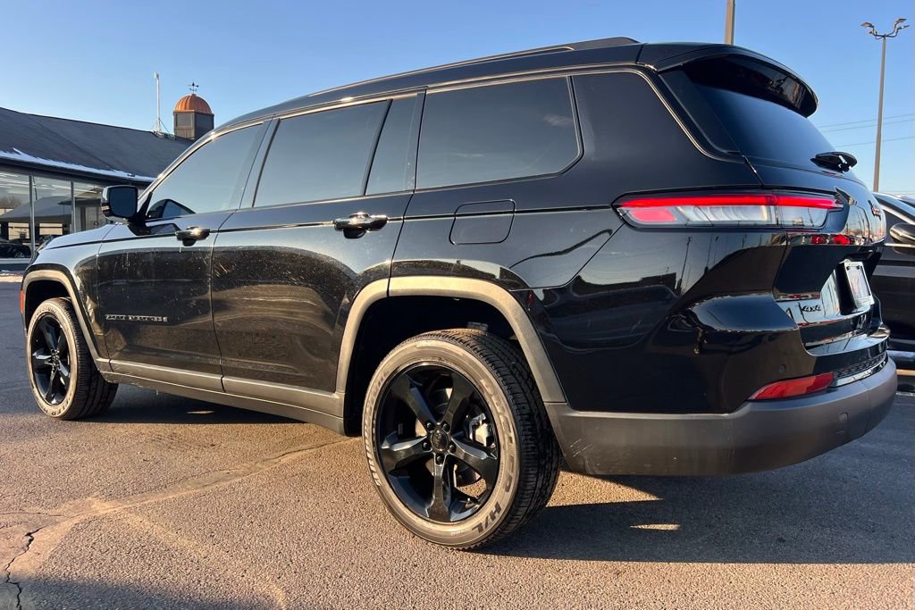 Used 2023 Jeep Grand Cherokee L Laredo image 4