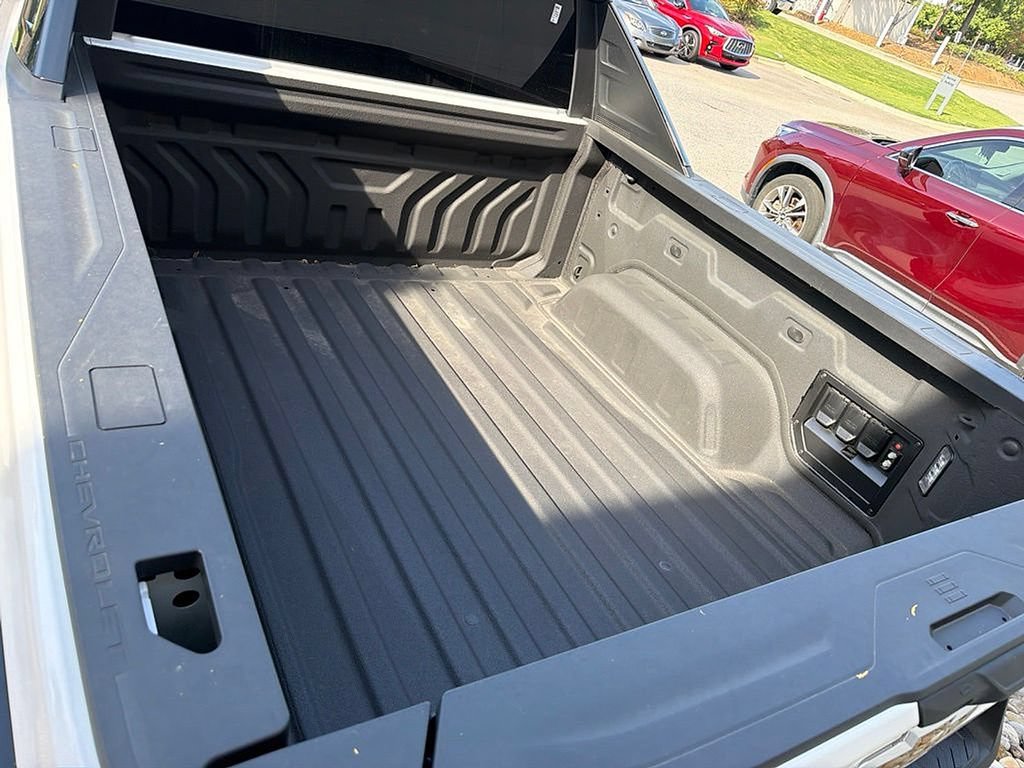 Used 2025 Chevrolet Silverado EV LT AWD/4WD image 8