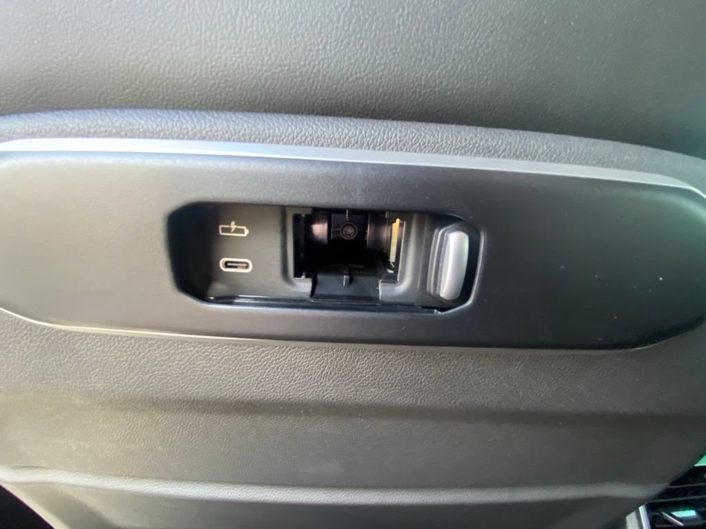 Used 2026 BMW X6 xDrive40i w/ Climate Comfort Package AWD/4WD image 27
