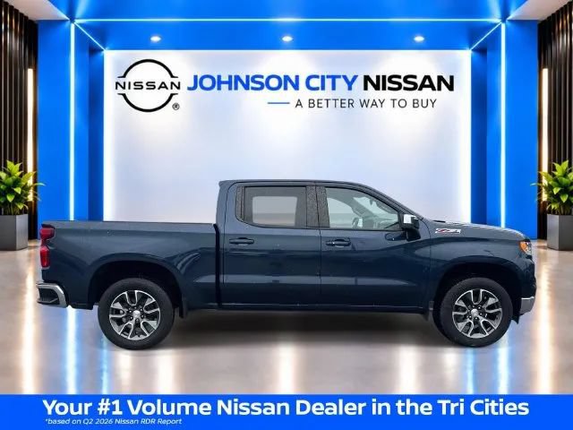 Used 2022 Chevrolet Silverado 1500 LT AWD/4WD image 3