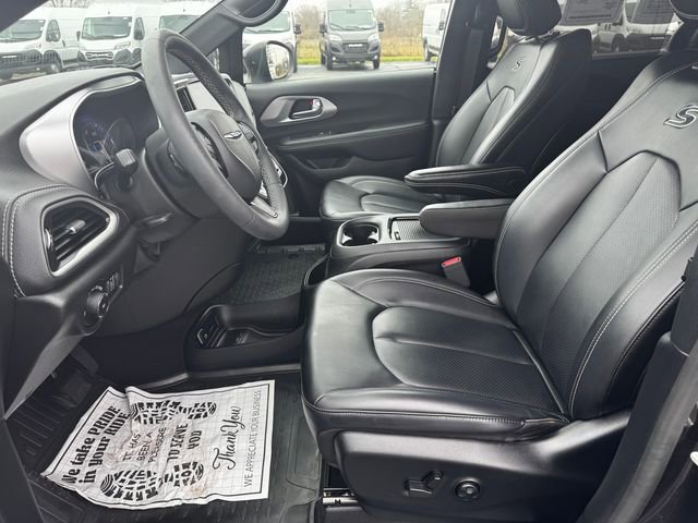 Used 2023 Chrysler Pacifica Touring-L w/ S Appearance Package image 22