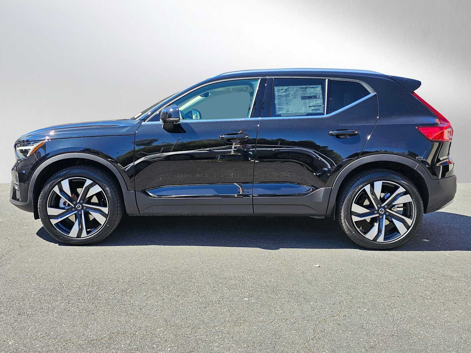 New 2025 Volvo XC40 B5 Ultra w/ Climate Package AWD/4WD image 4
