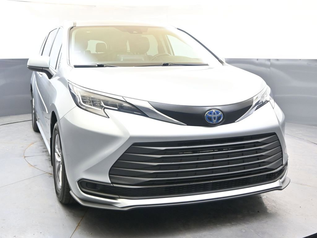 Used 2022 Toyota Sienna LE AWD/4WD image 8