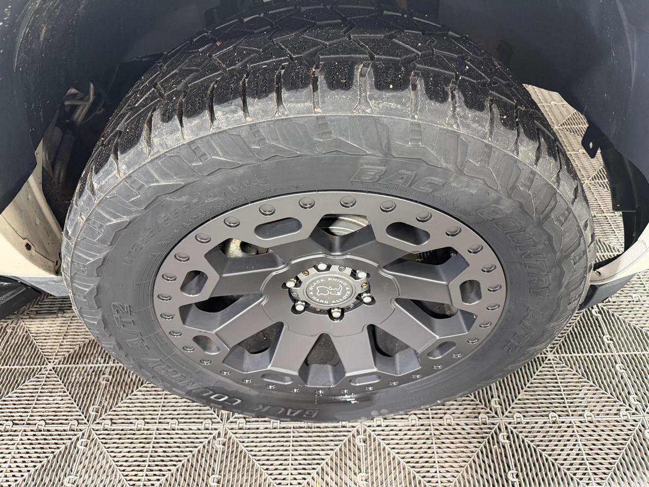 Used 2014 Chevrolet Suburban LTZ image 11