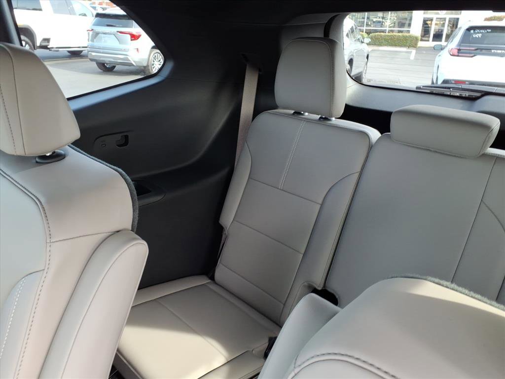 New 2026 GMC Acadia Elevation image 8