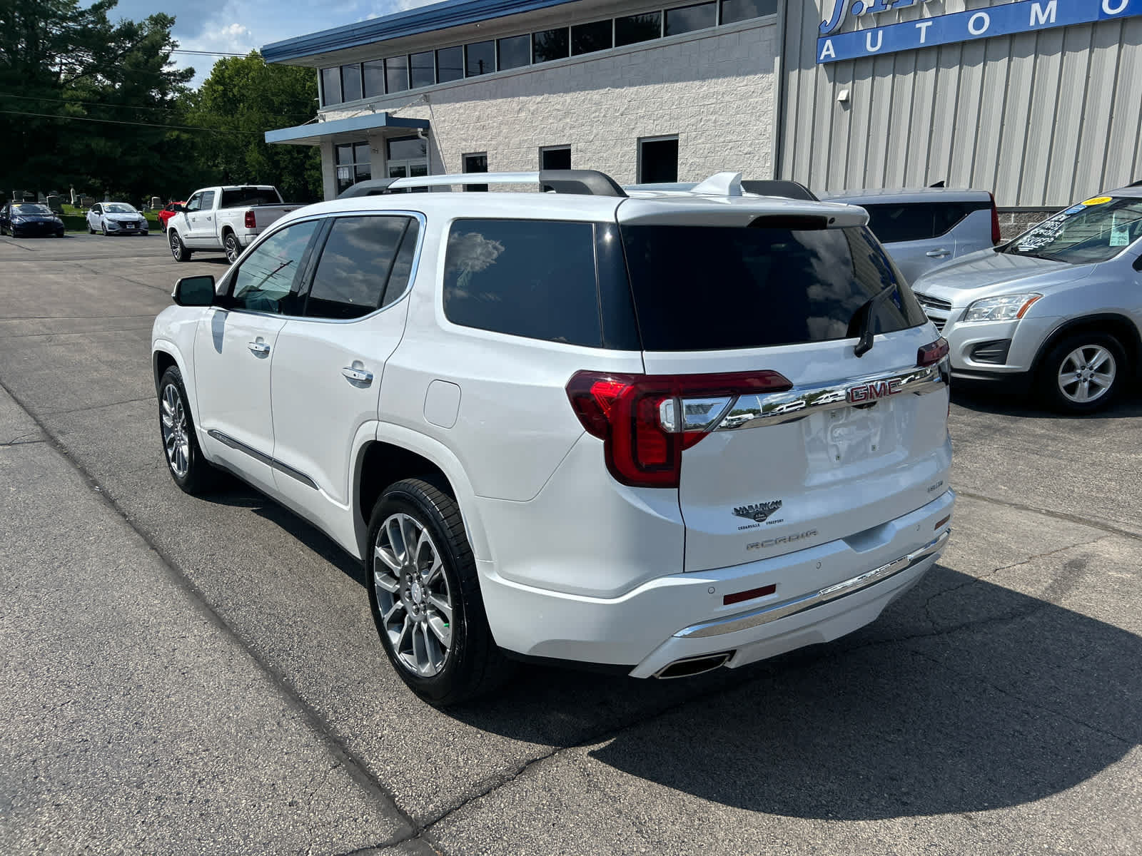 Used 2023 GMC Acadia Denali w/ Denali Ultimate Package AWD/4WD image 5