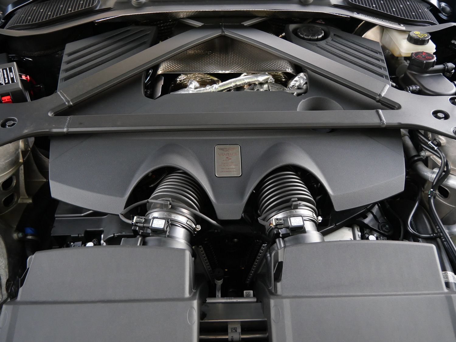 Used 2026 Aston Martin V8 Vantage S RWD image 25