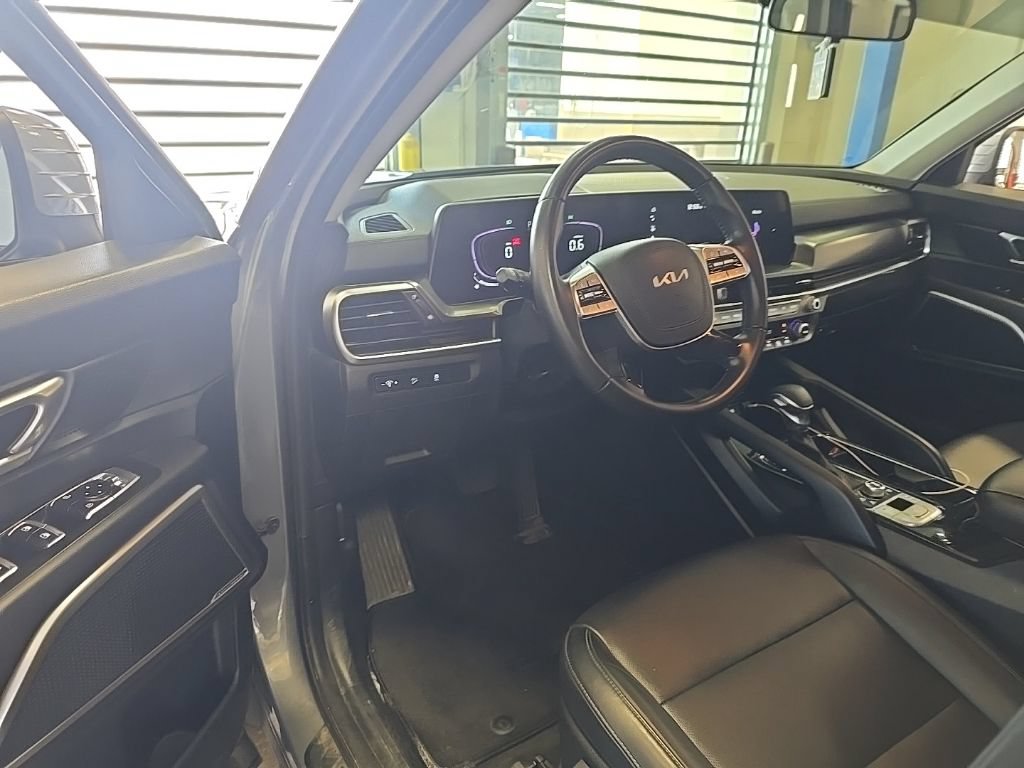 Used 2023 Kia Telluride LX AWD/4WD image 7