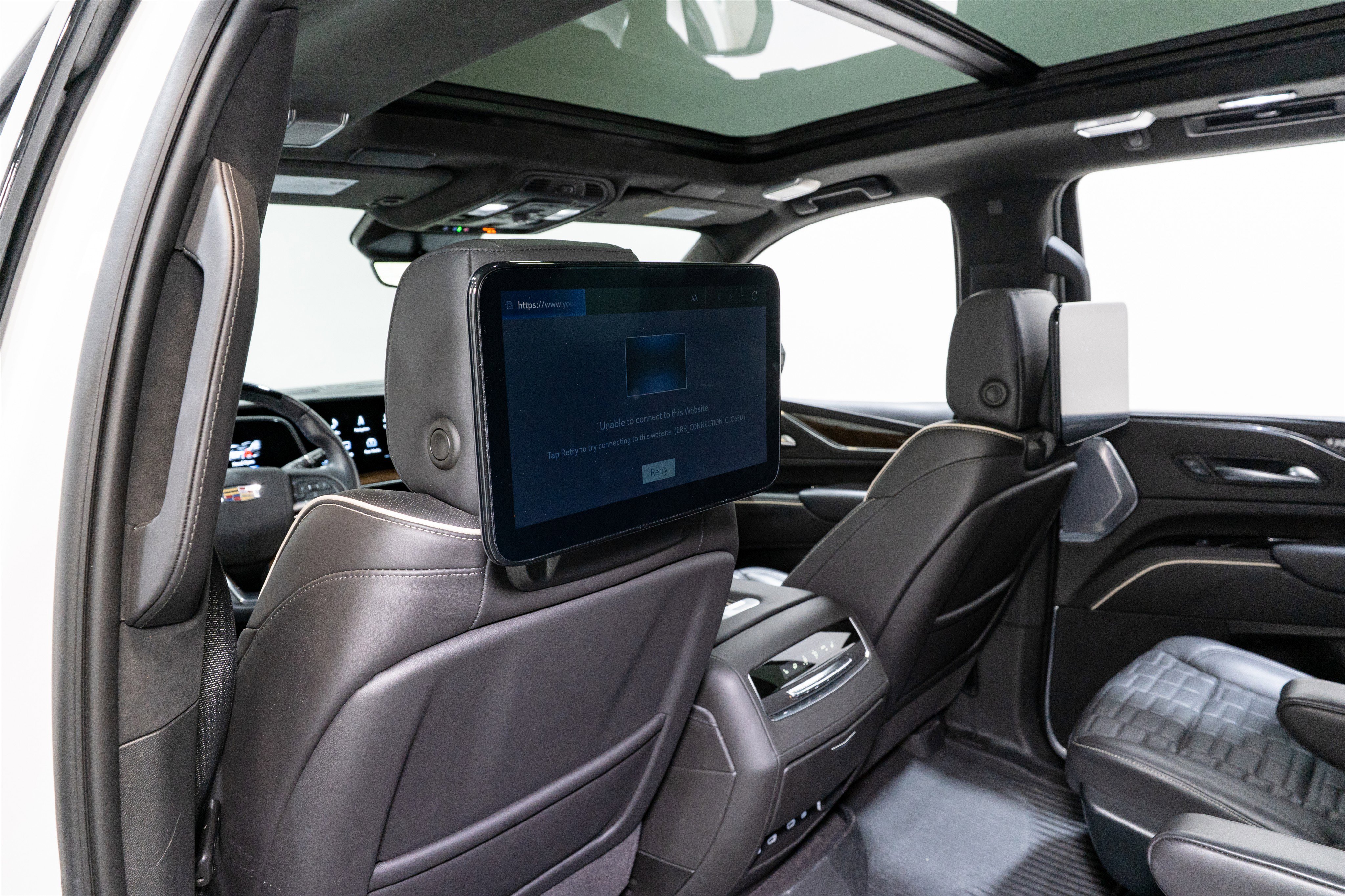 Used 2023 Cadillac Escalade Sport Platinum w/ LPO, ONYX Package image 39