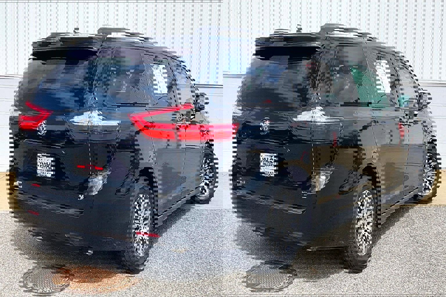 Used 2019 Toyota Sienna XLE image 17