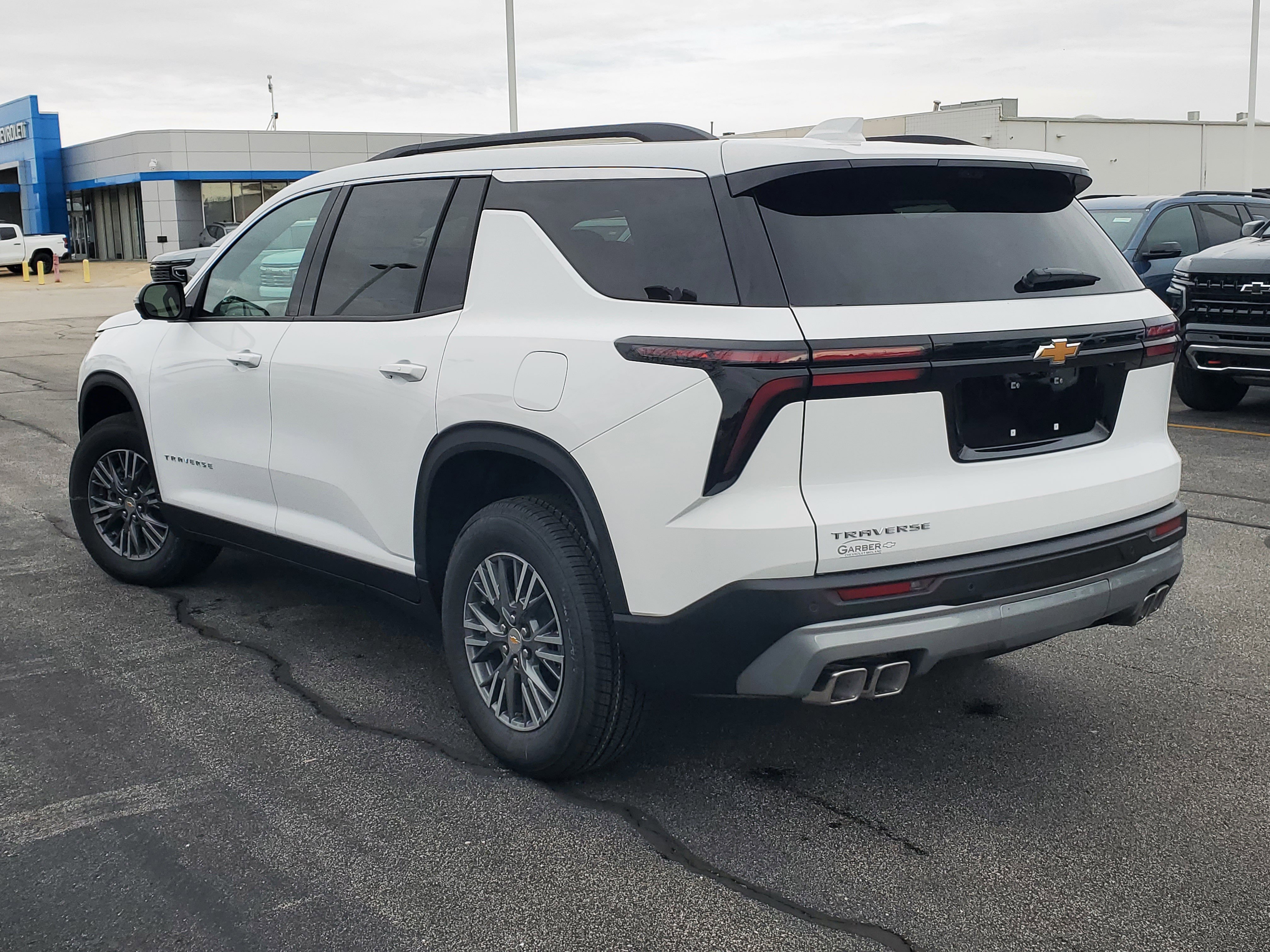 New 2026 Chevrolet Traverse LT w/ Driver Confidence Package FWD image 3