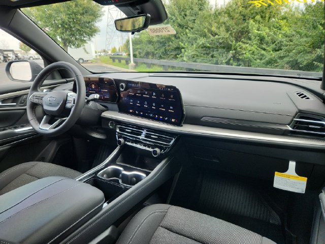 New 2027 Chevrolet Traverse LT w/ Midnight/Sport Edition FWD image 20