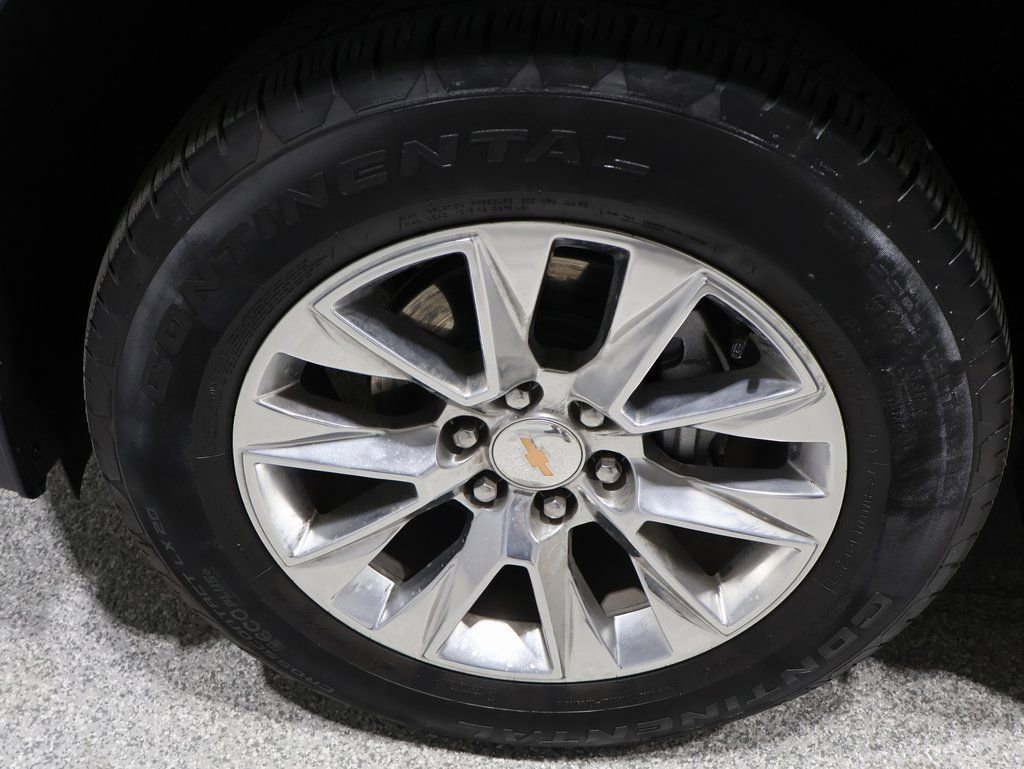 Used 2025 Chevrolet Suburban Premier image 8