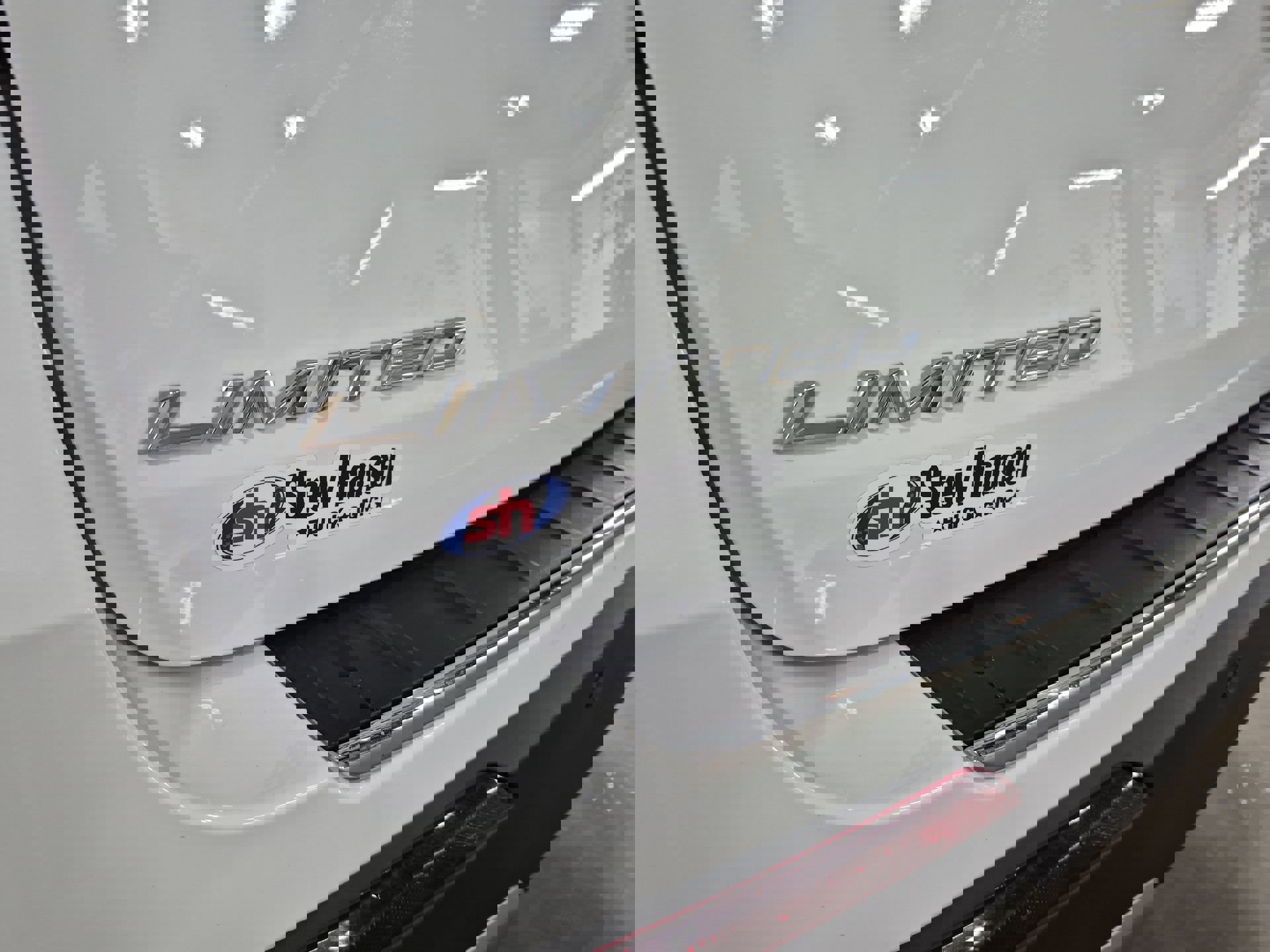 Used 2023 Ford Explorer Limited image 31