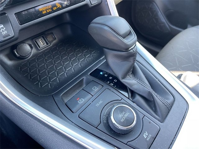 Used 2022 Toyota RAV4 XLE image 19