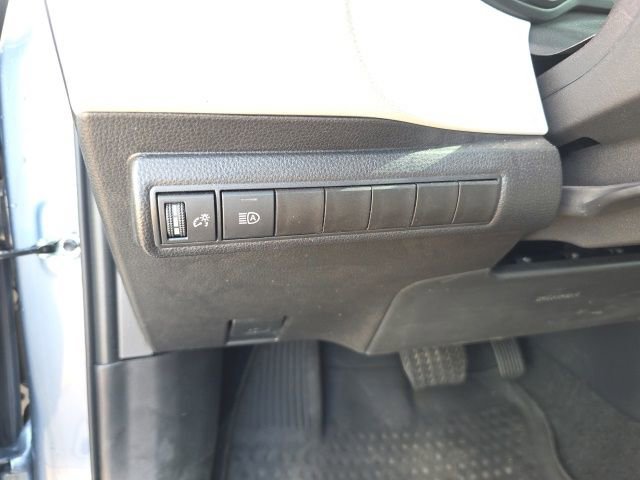 Used 2025 Toyota Corolla SE w/ Convenience Package FWD image 14