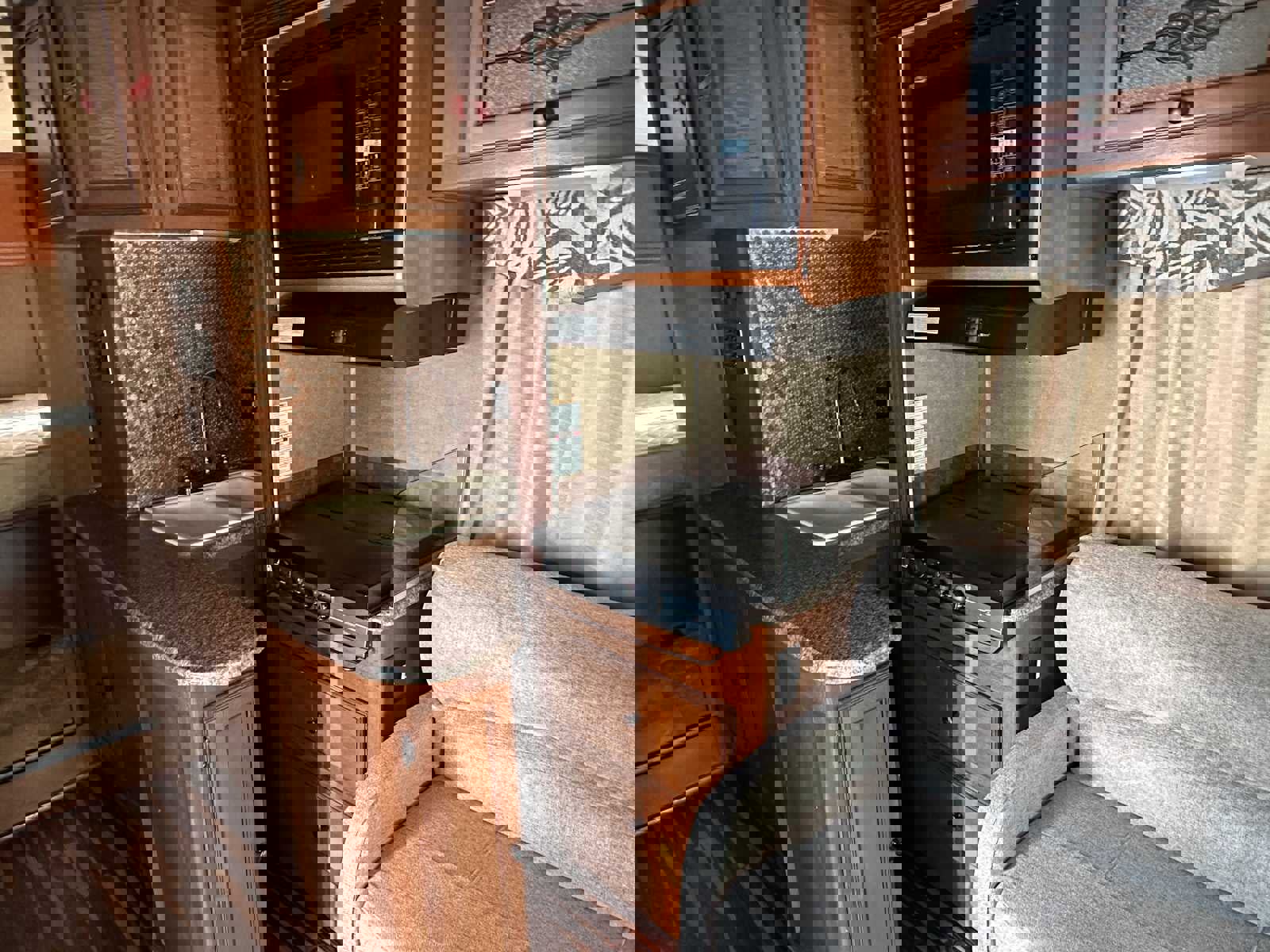 Used 2014 Chevrolet Express 4500 w/ RV Package image 18