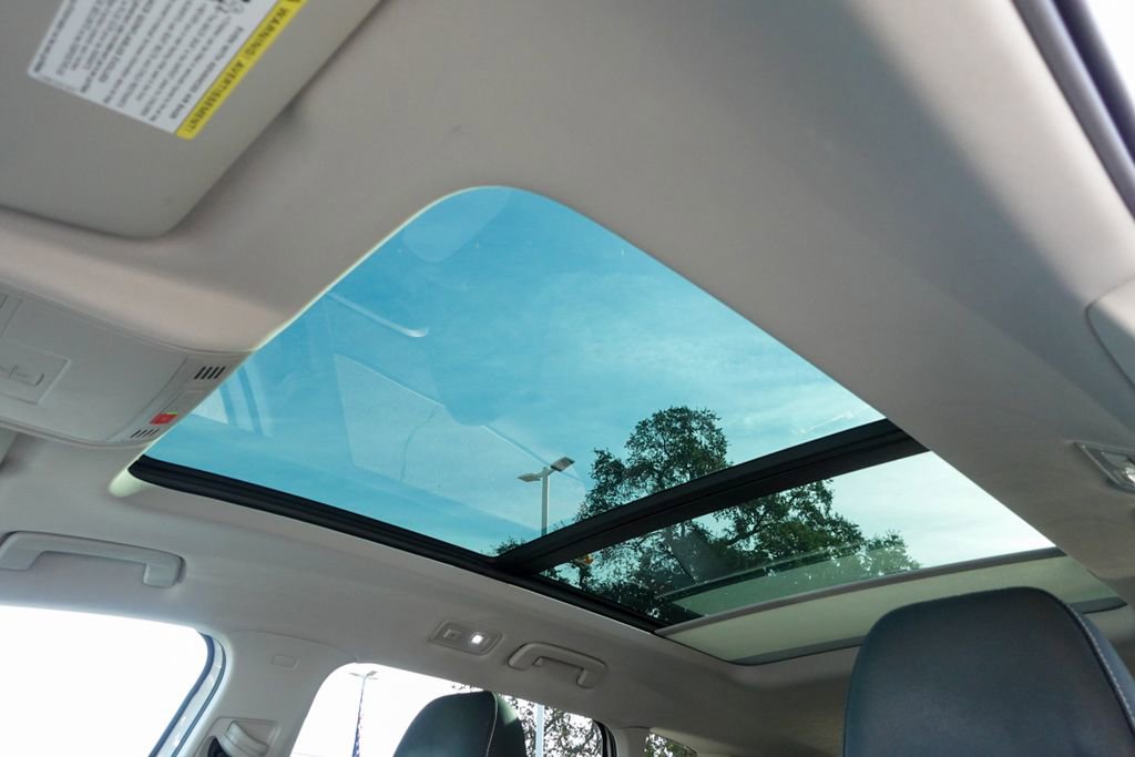 Certified 2025 Volkswagen Taos SEL image 25