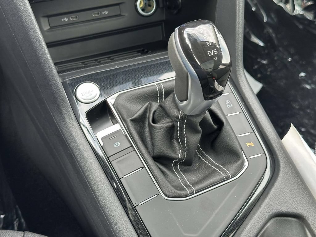 New 2025 Volkswagen Taos SE FWD image 22