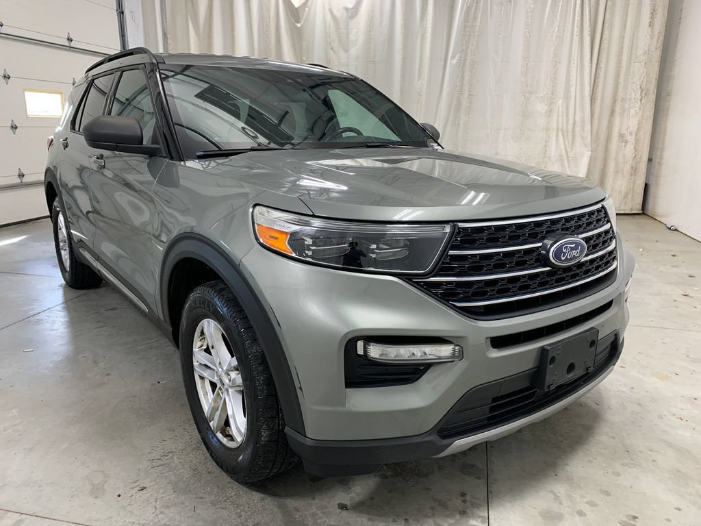 Used 2020 Ford Explorer XLT w/ Equipment Group 202A AWD/4WD image 13