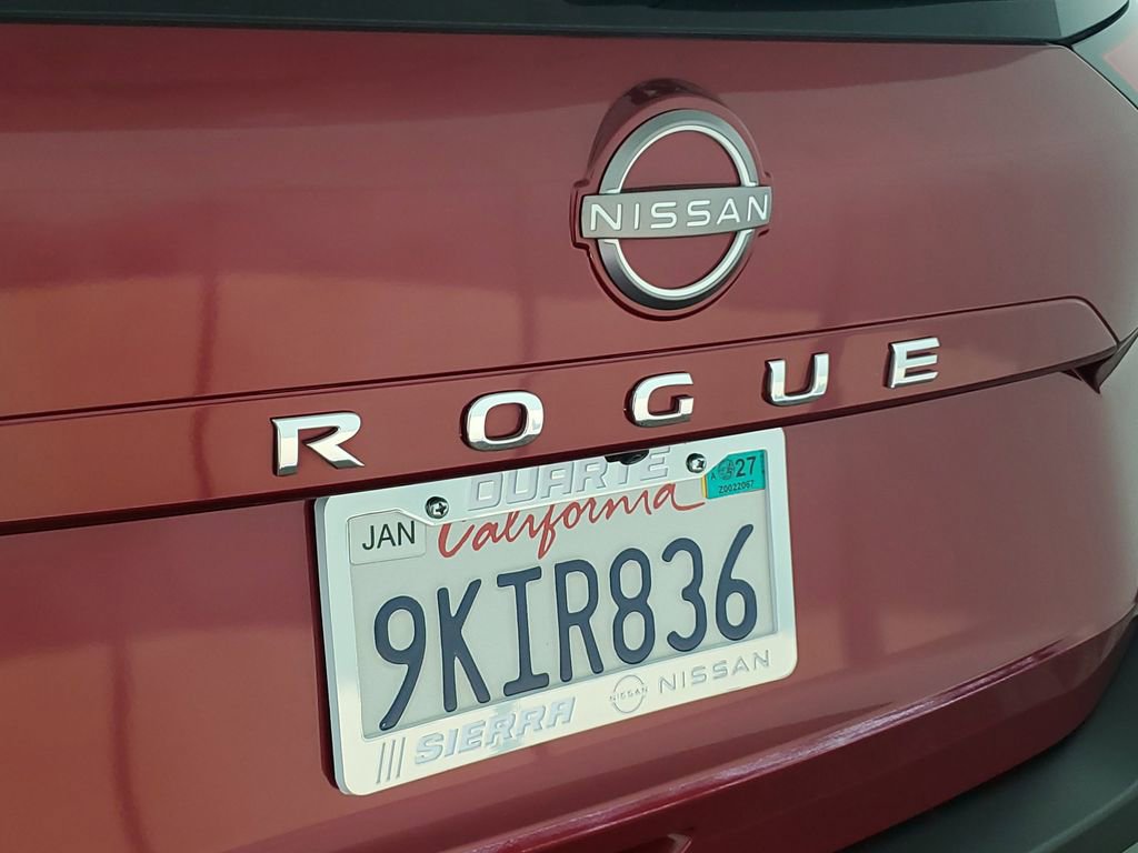 Used 2023 Nissan Rogue S image 31