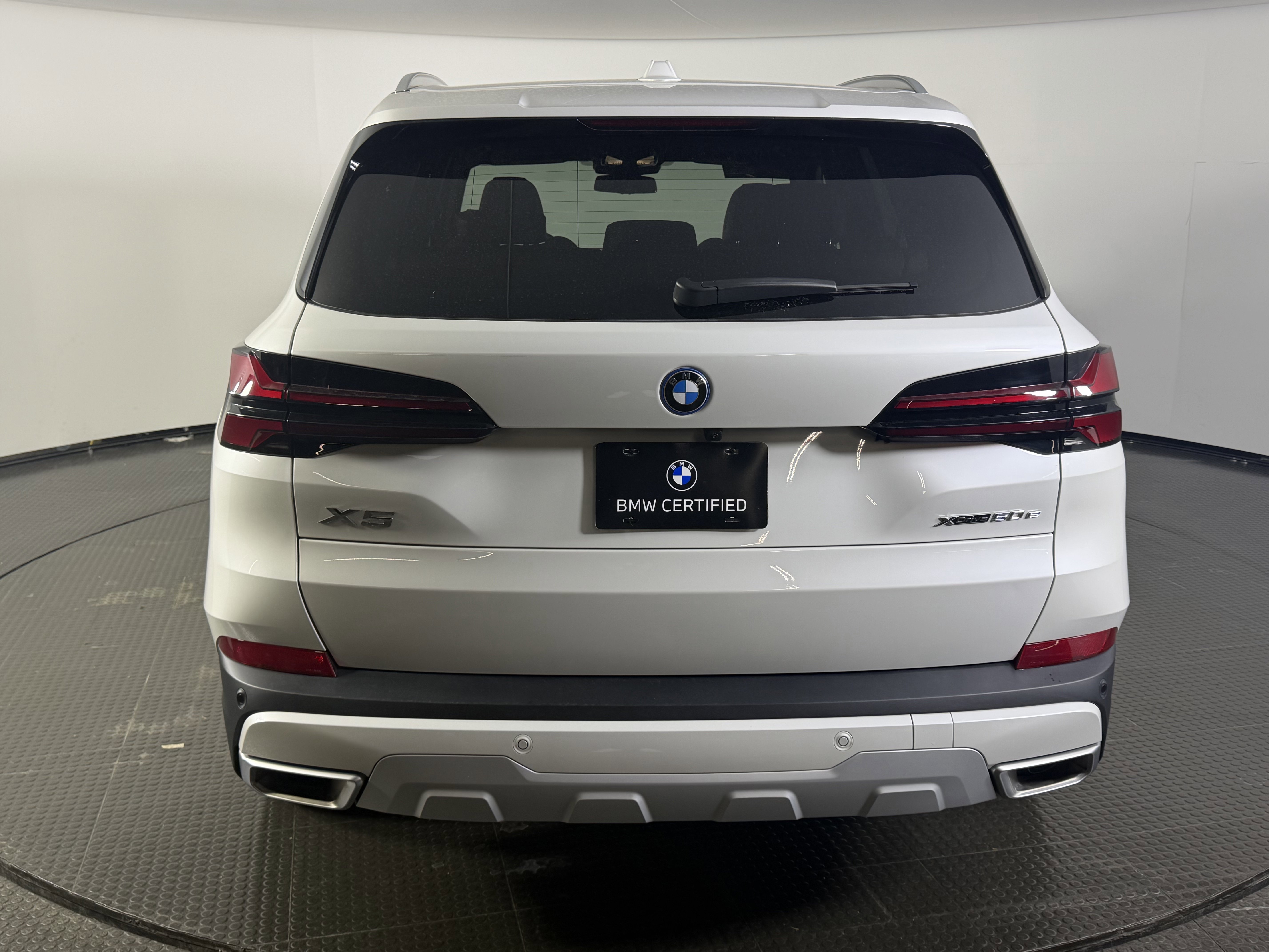 Certified 2025 BMW X5 xDrive50e w/ Premium Package AWD/4WD image 5