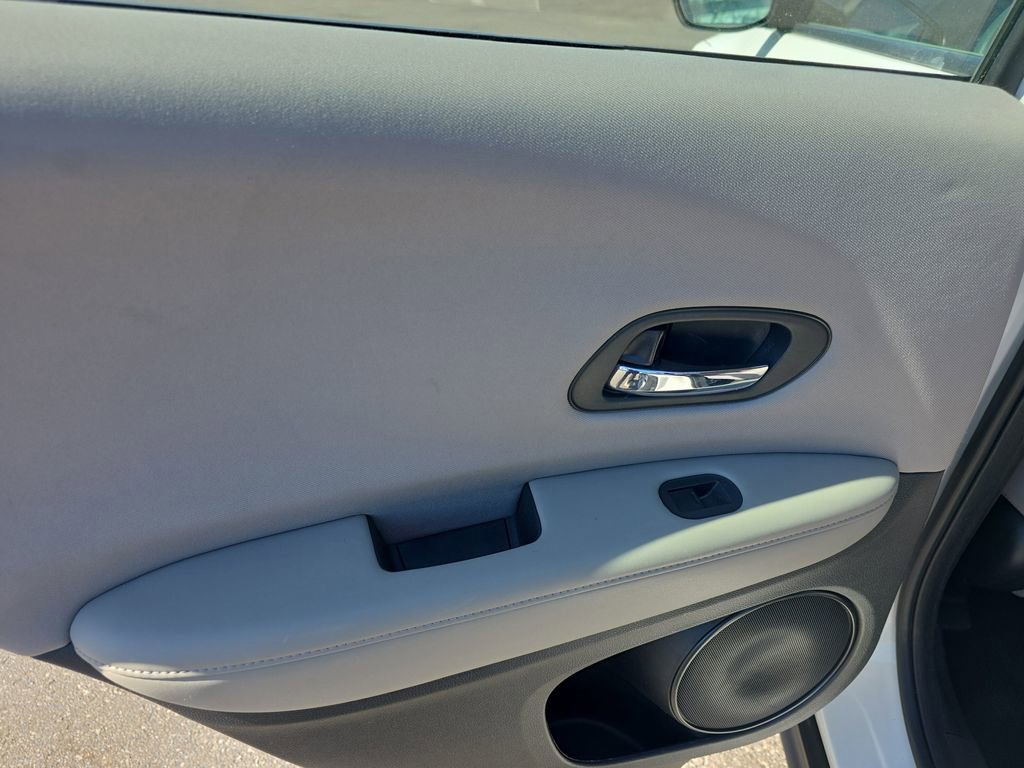 Used 2017 Honda HR-V LX image 8