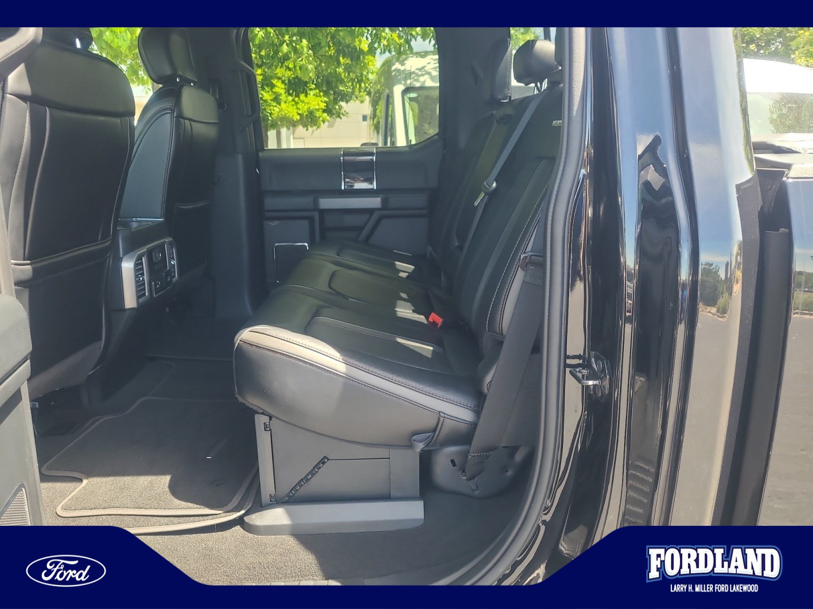 Used 2020 Ford F350 Platinum w/ FX4 Off-Road Package AWD/4WD image 17