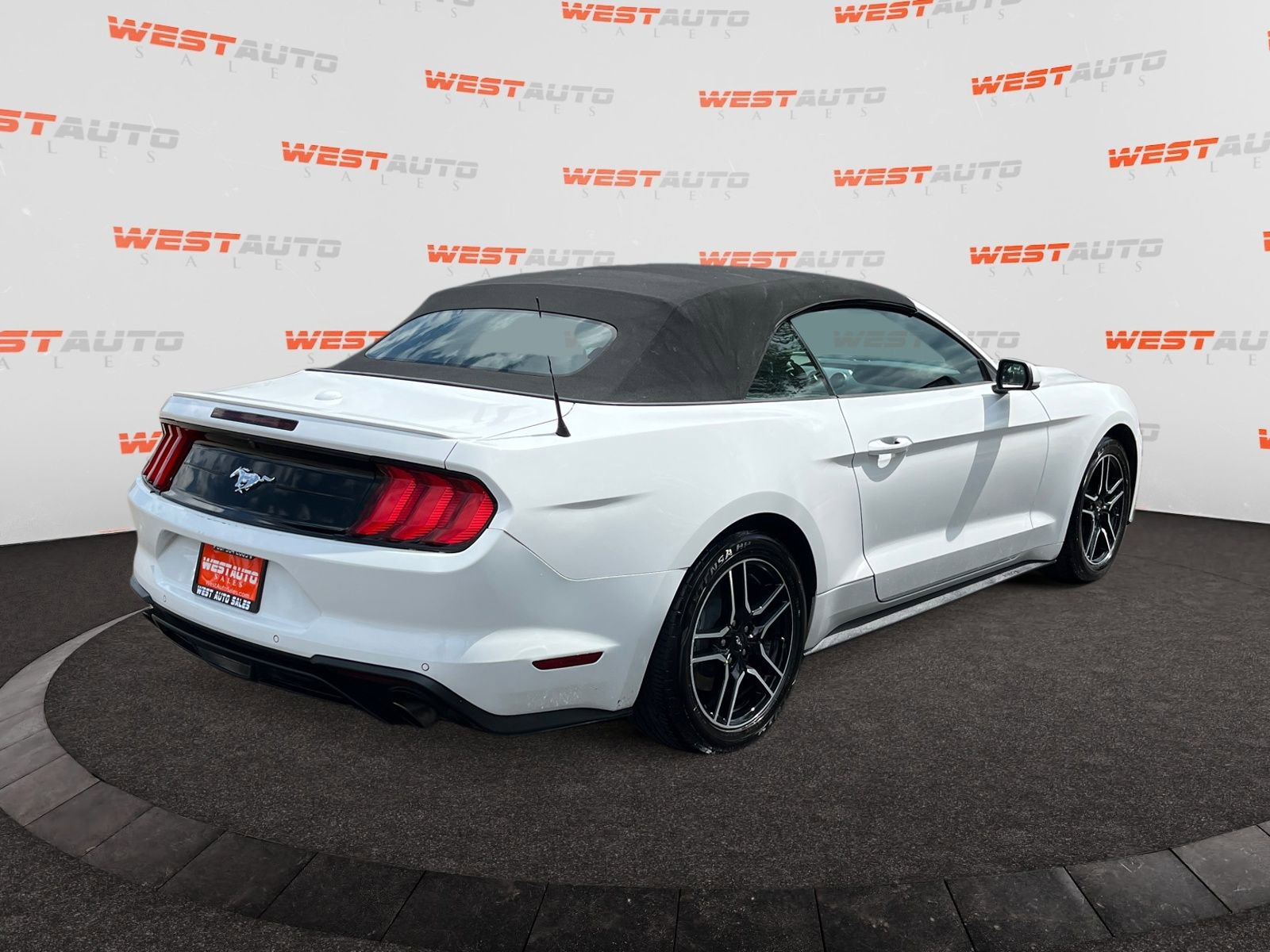Used 2023 Ford Mustang Premium image 5