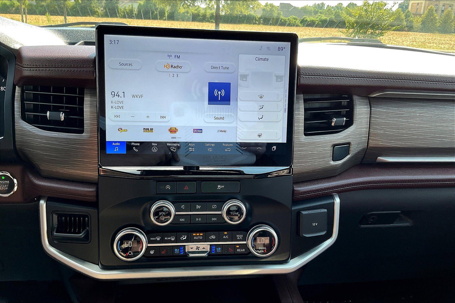 Used 2024 Ford Expedition Max Limited image 31