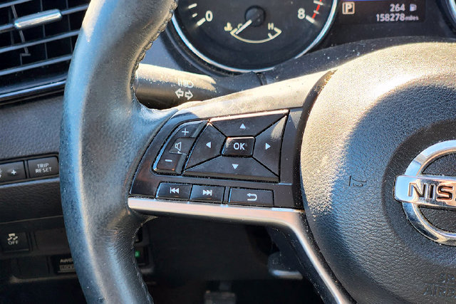 Used 2018 Nissan Rogue SV AWD/4WD image 13