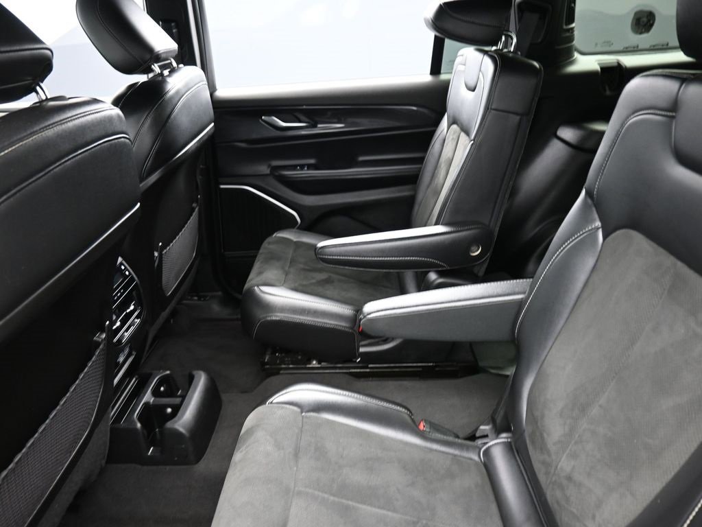 Used 2022 Jeep Grand Cherokee L Laredo image 13