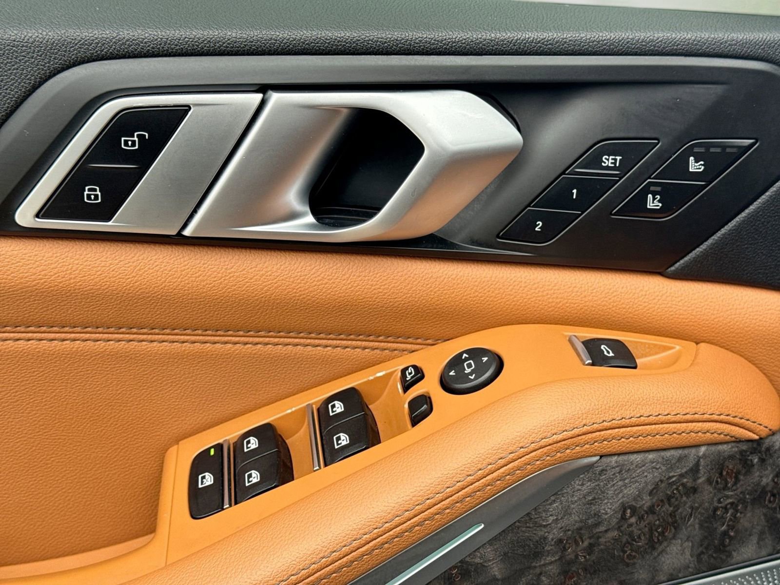 Used 2019 BMW X5 xDrive50i w/ M Sport Package image 19