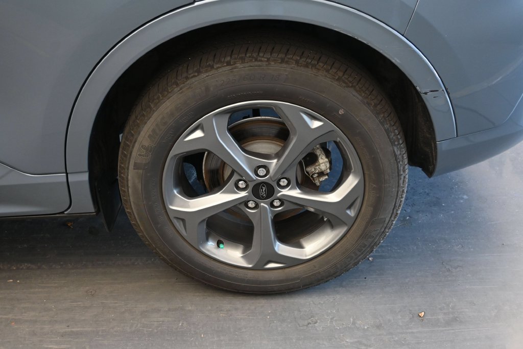 Used 2024 Ford Escape ST-Line w/ Cold Weather Package FWD image 11