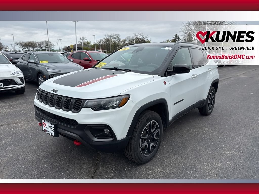 Used 2025 Jeep Compass Trailhawk AWD/4WD image 10