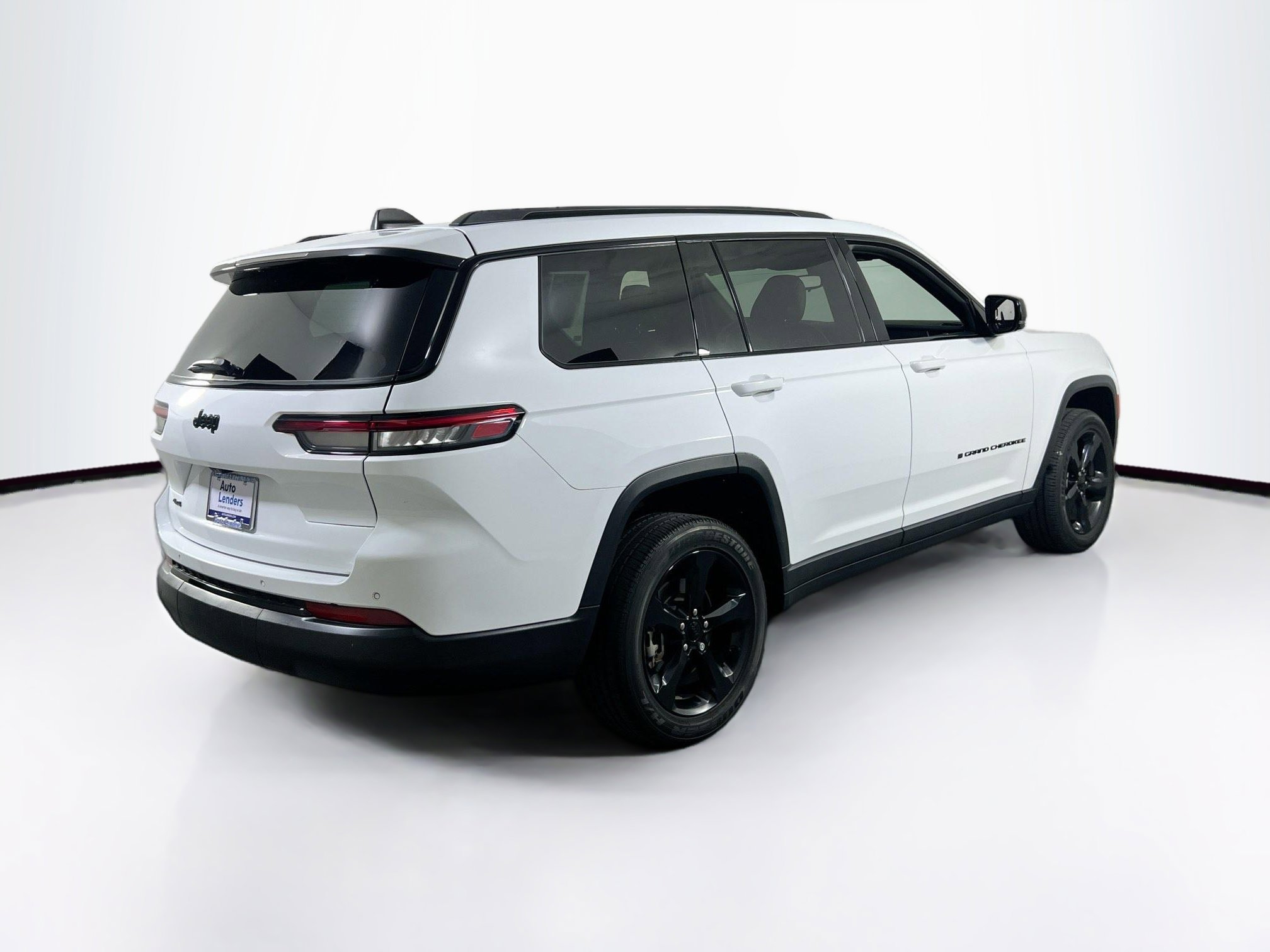 Used 2023 Jeep Grand Cherokee L Laredo image 5