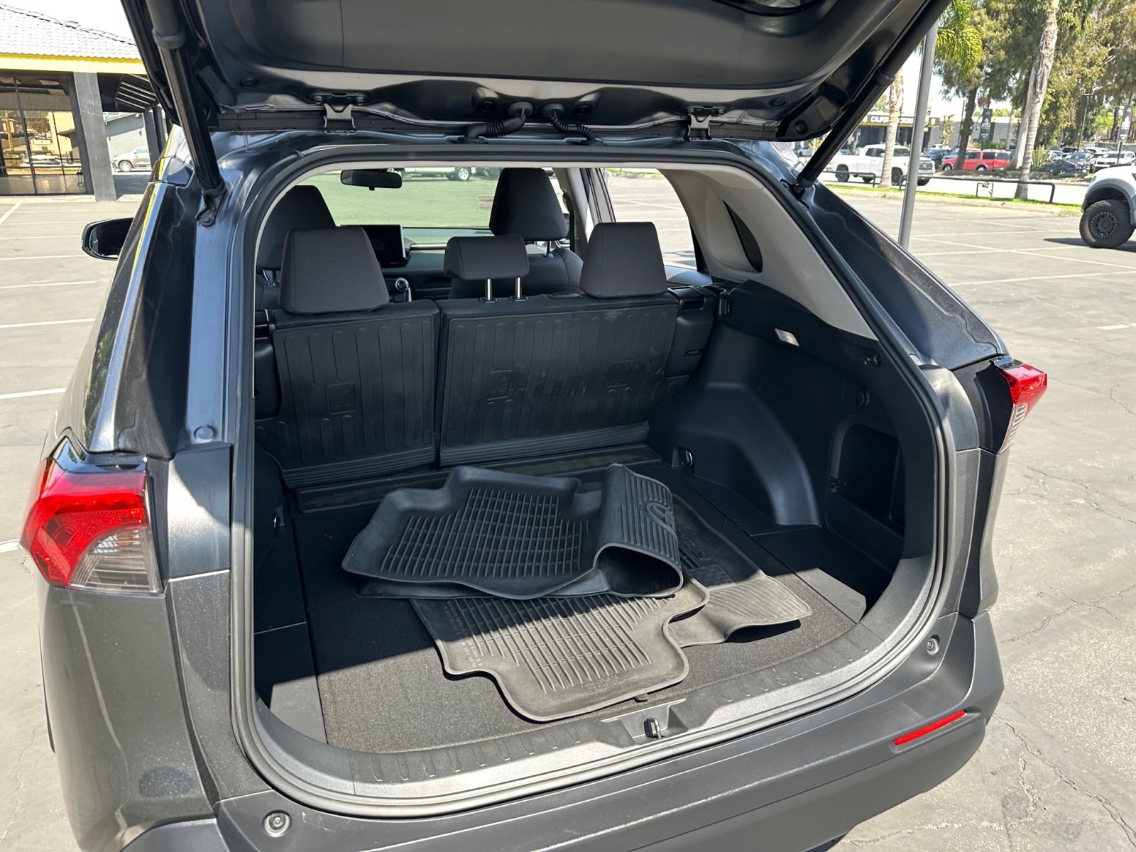 Used 2023 Toyota RAV4 XLE image 22