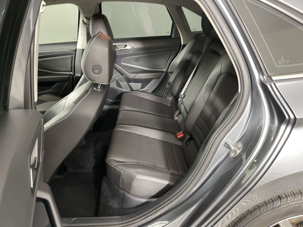 Used 2024 Volkswagen Jetta SE w/ Panoramic Sunroof Package FWD image 24