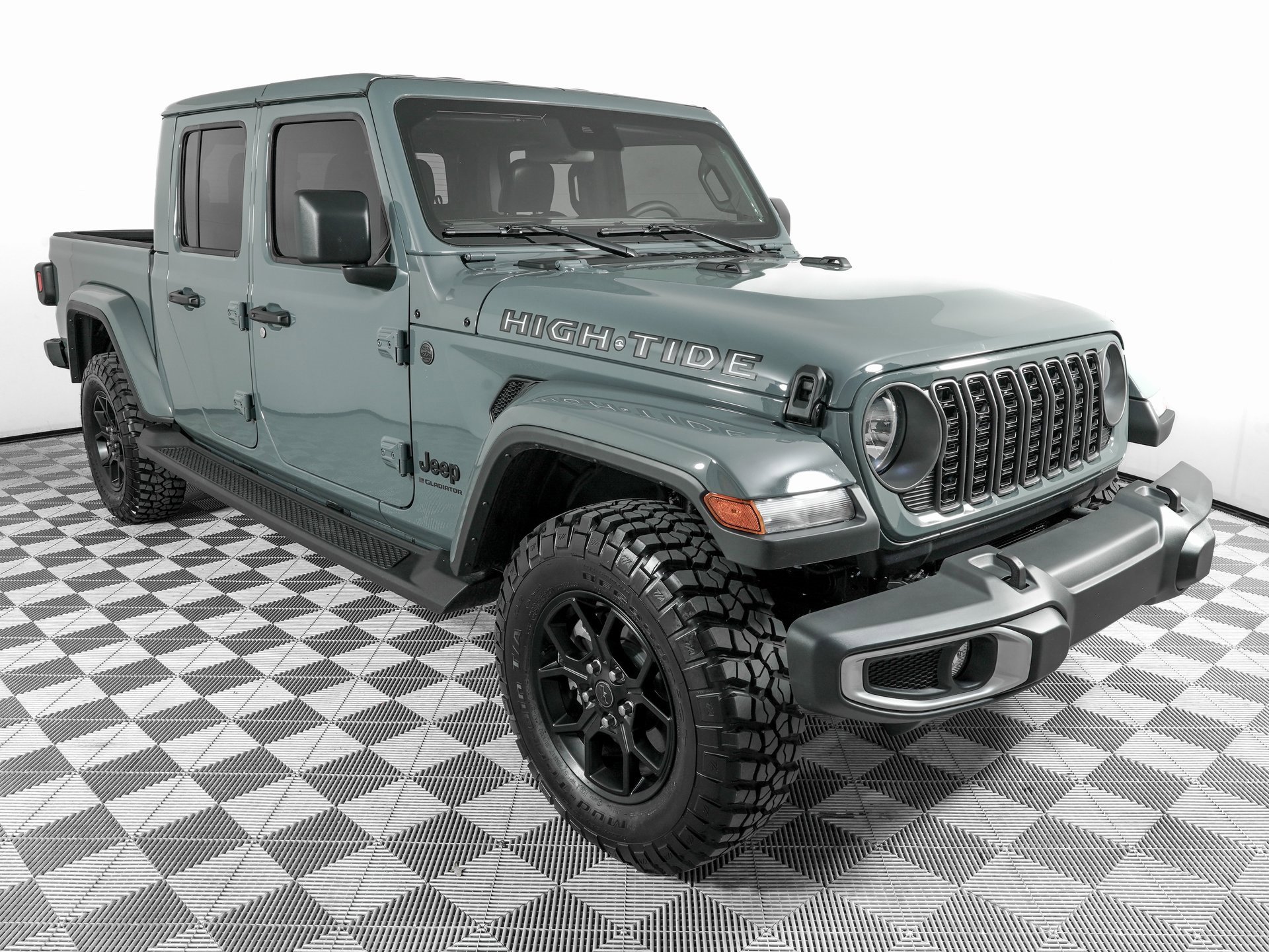 Used 2025 Jeep Gladiator Sport image 3