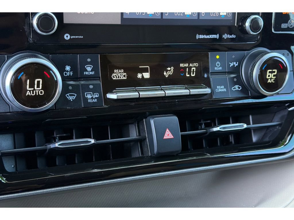 Certified 2021 Toyota Highlander XLE AWD/4WD image 24
