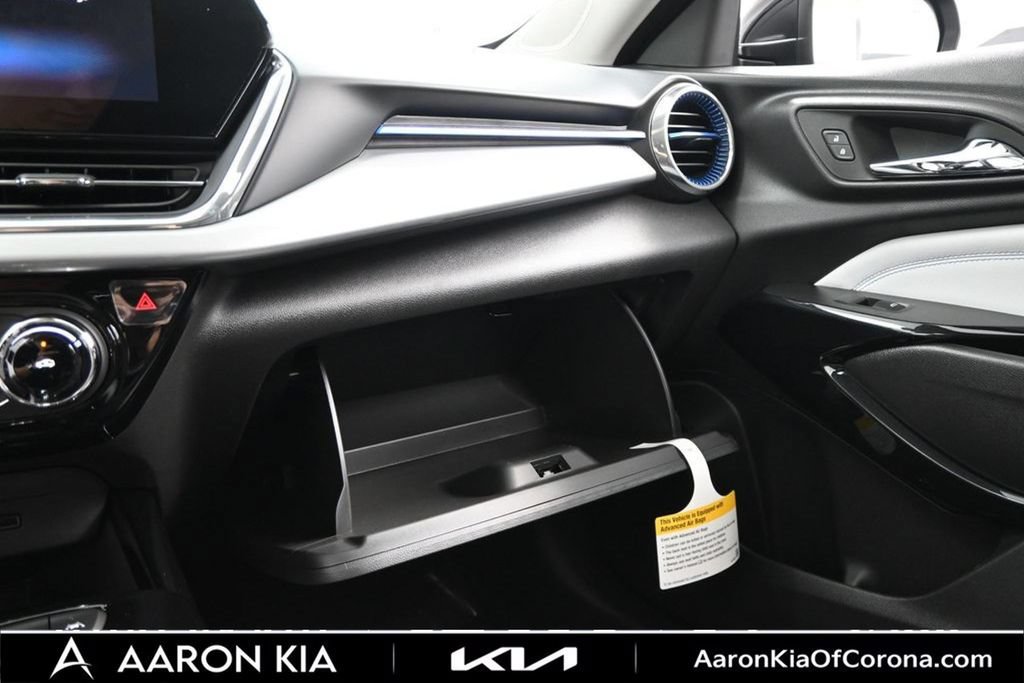 Used 2026 Chevrolet Trax LT w/ Sunroof Package FWD image 31