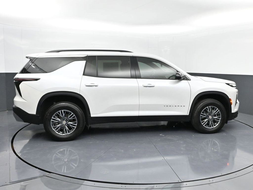 Used 2024 Chevrolet Traverse LT image 25