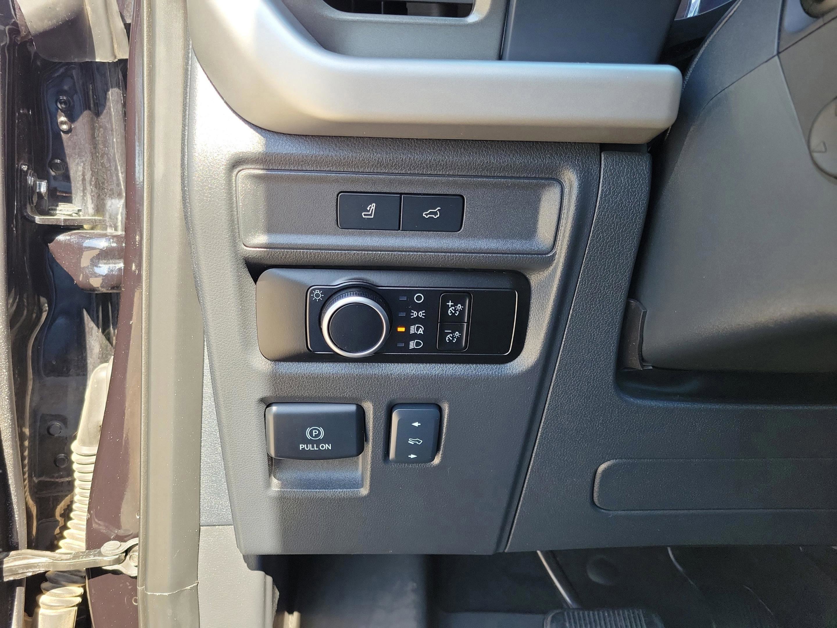 Used 2024 Ford Expedition XLT image 12