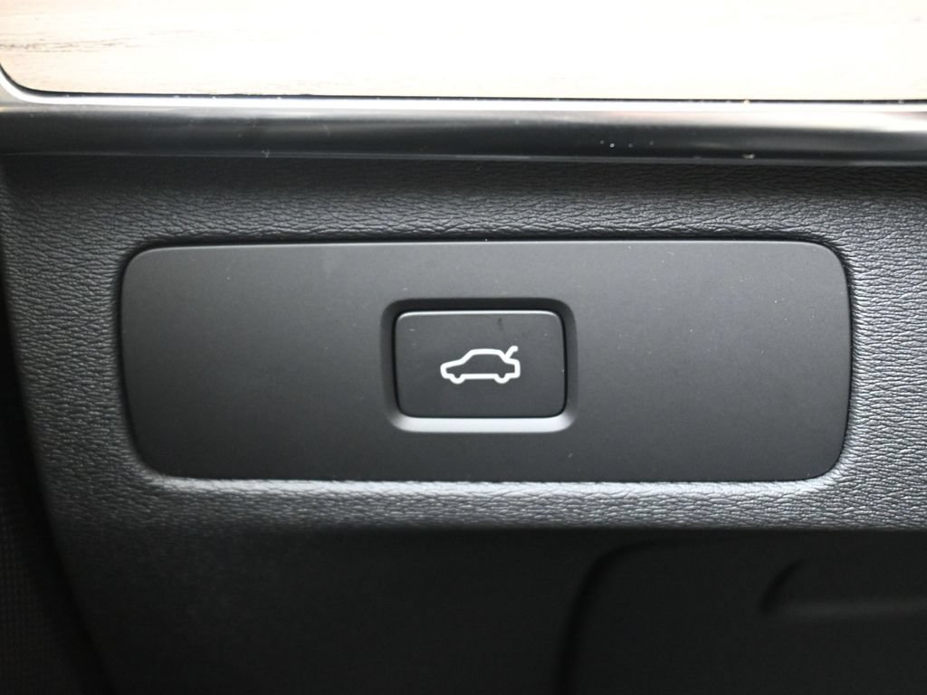 New 2026 Volvo XC90 B6 Plus w/ Protection Package Premier AWD/4WD image 27