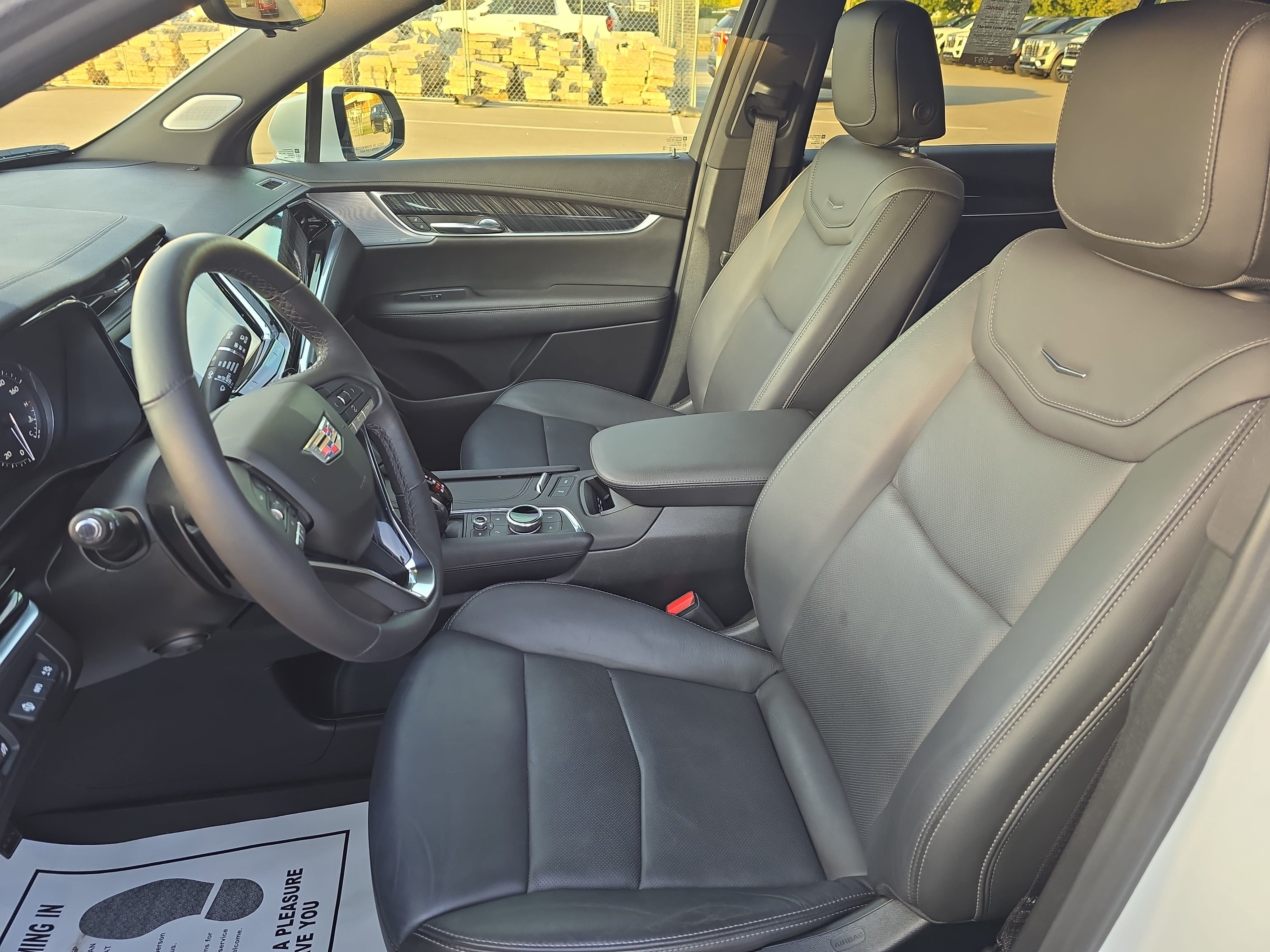 Used 2023 Cadillac XT6 Premium Luxury w/ Technology Package FWD image 15