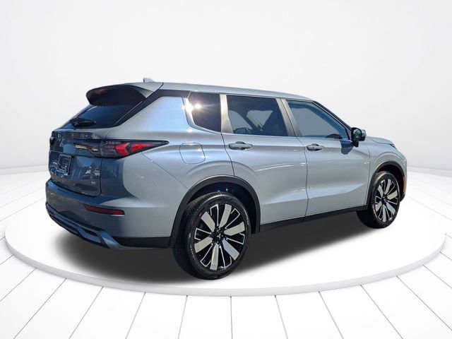 New 2026 Mitsubishi Outlander SE image 3