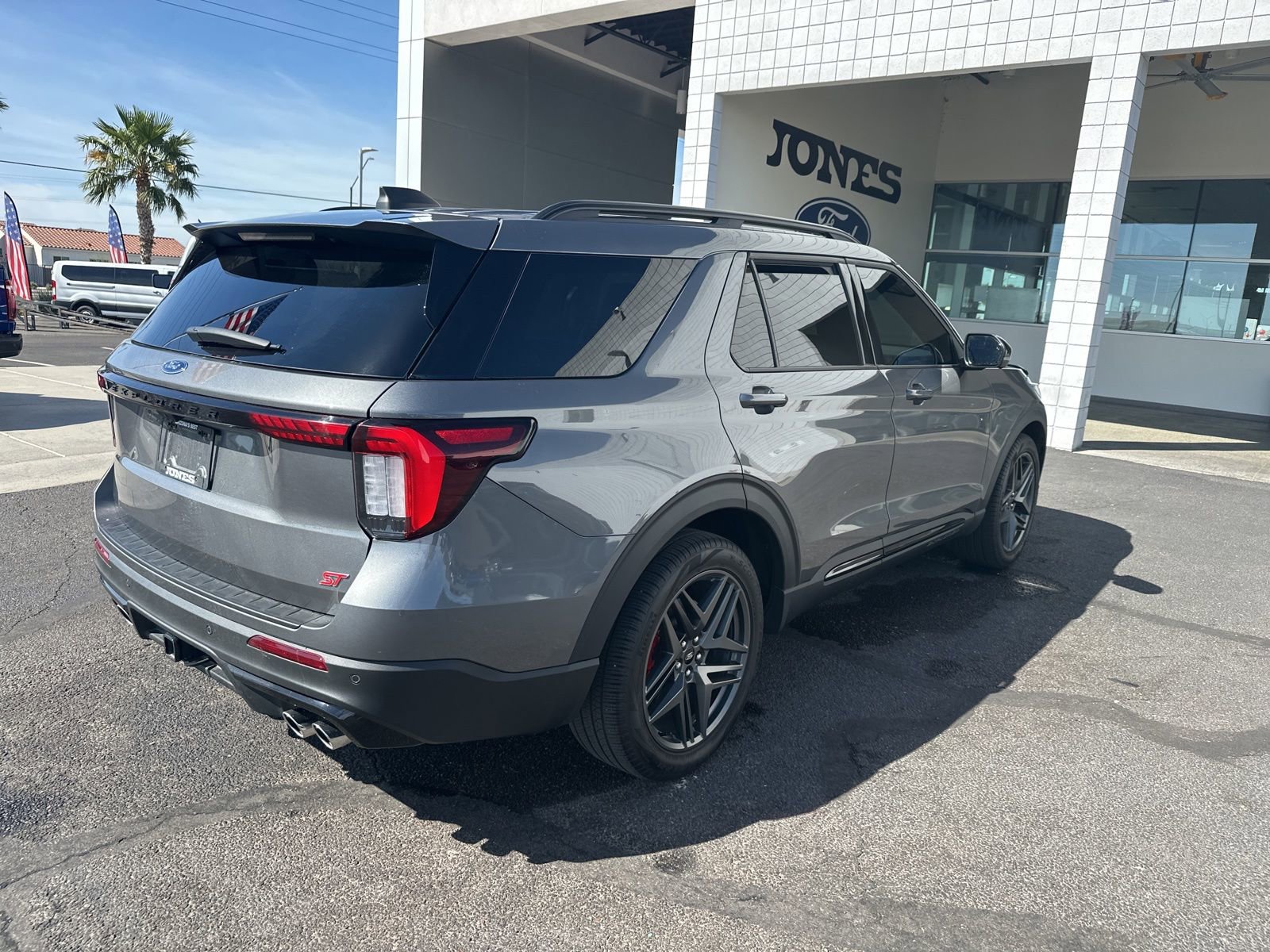 Used 2025 Ford Explorer ST image 6