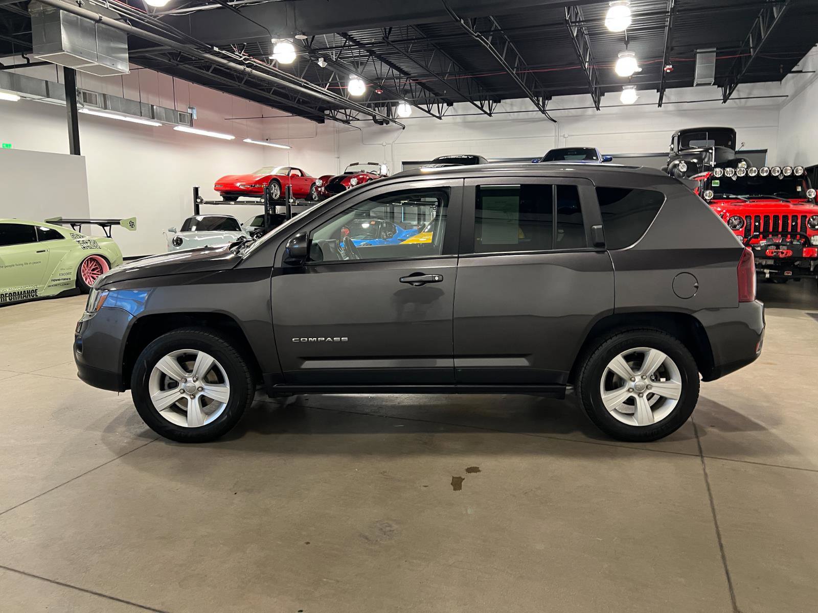 Used 2014 Jeep Compass Latitude AWD/4WD image 6
