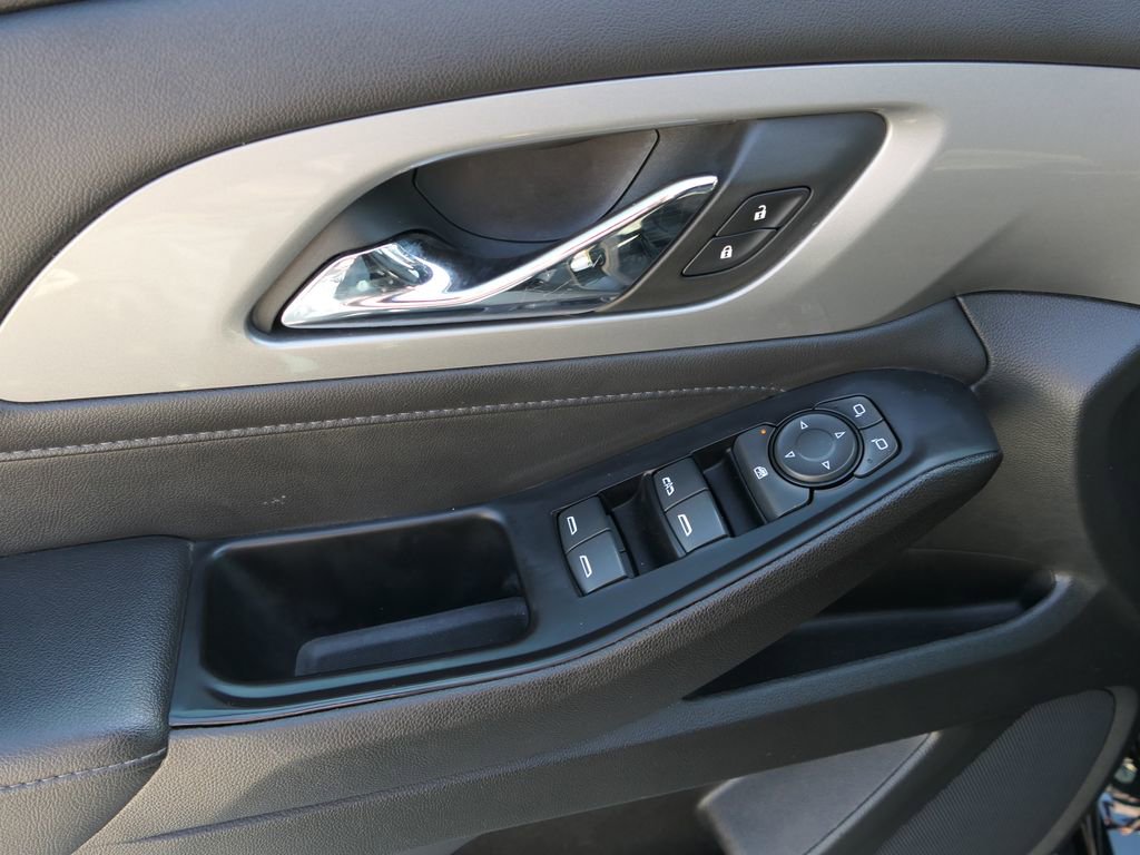 Used 2023 Chevrolet Traverse LT image 10